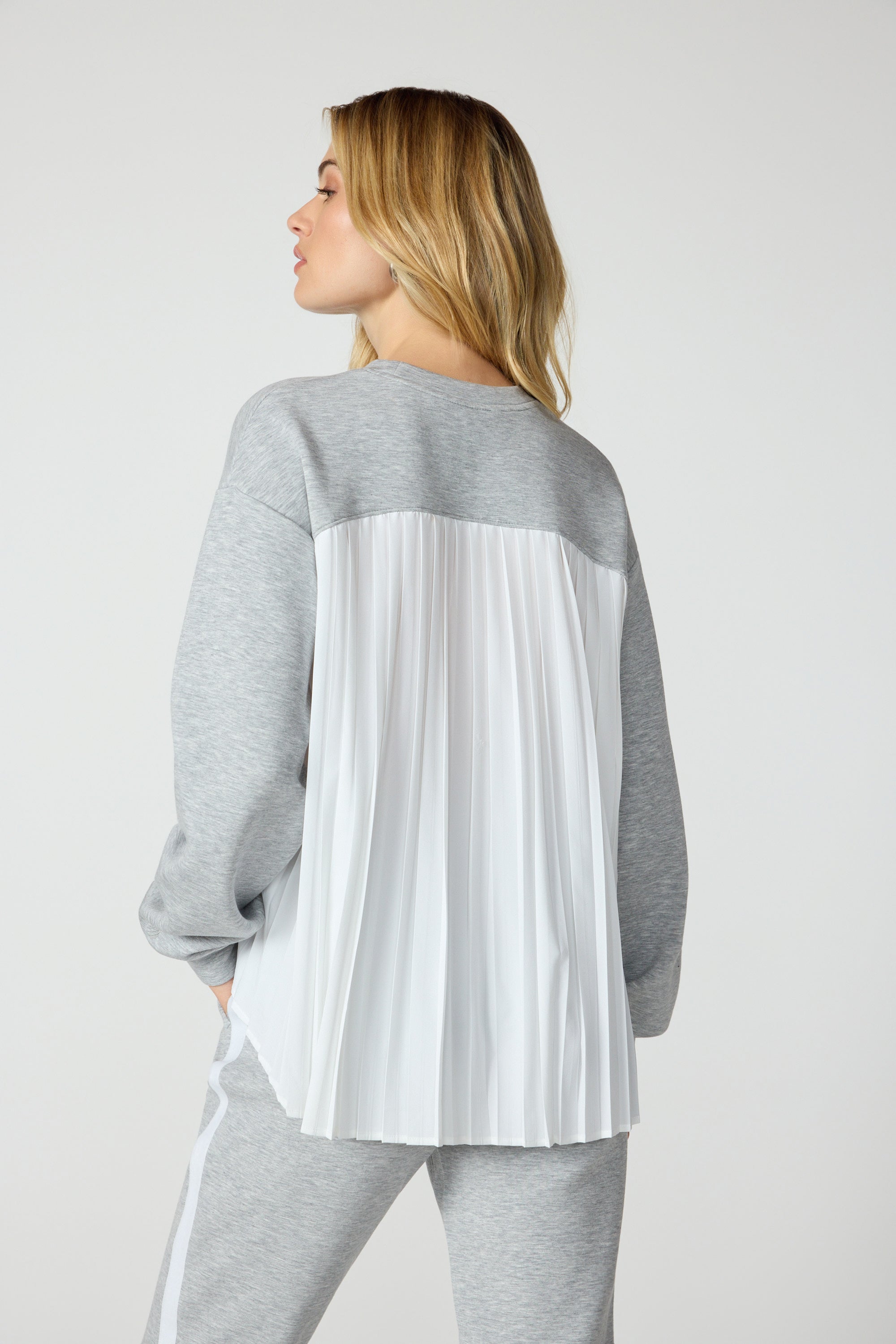 Dreamweave™ Crew with Pleated Back - Htr Concrete